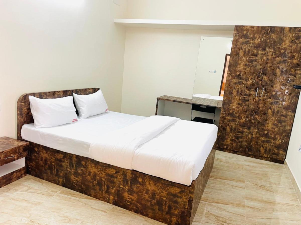 Lsr Service Apartments Тирупати Екстериор снимка