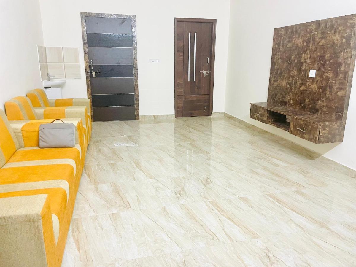 Lsr Service Apartments Тирупати Екстериор снимка