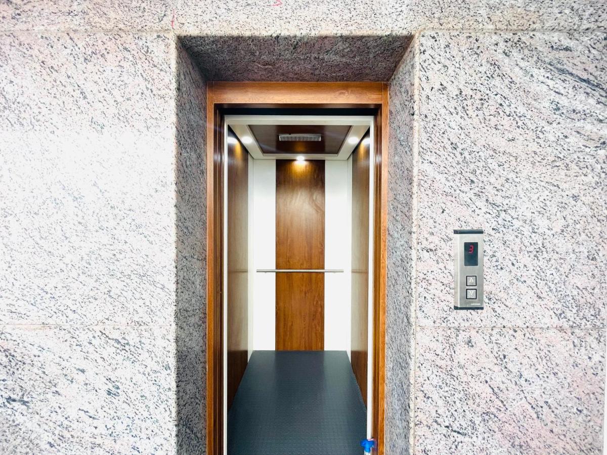 Lsr Service Apartments Тирупати Екстериор снимка