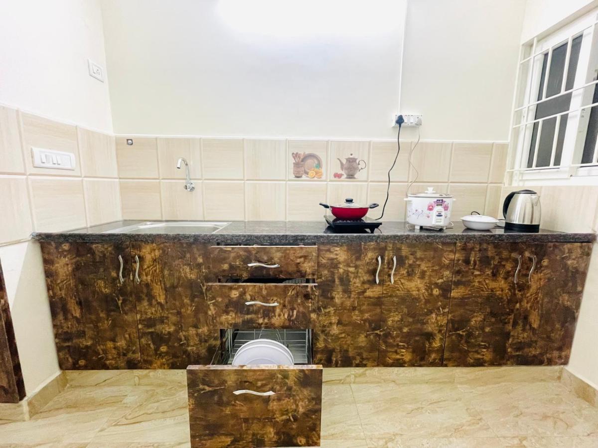 Lsr Service Apartments Тирупати Екстериор снимка