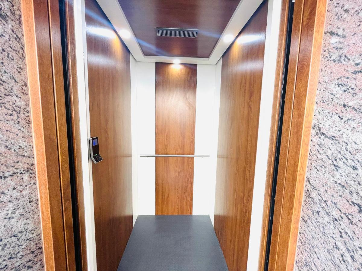 Lsr Service Apartments Тирупати Екстериор снимка
